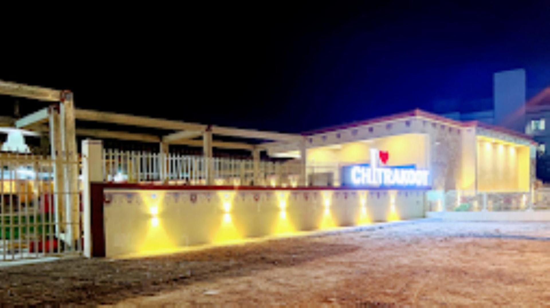 Hotel Parth Sitapur Muafi Kültér fotó