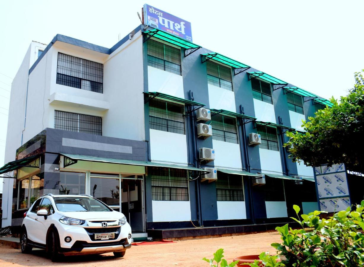 Hotel Parth Sitapur Muafi Kültér fotó