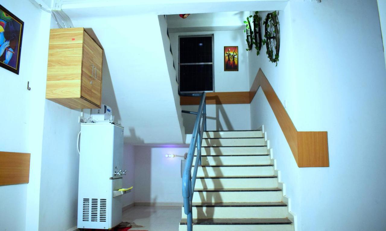 Hotel Parth Sitapur Muafi Kültér fotó